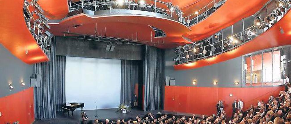 Prestigeprojekt. Auch der Neubau des Hans Otto Theaters in der Schiffbauergasse ist mit Hauptstadtmitteln finanziert worden. Ab 2012 dreht das Land den Geldhahn zu. Das bringt Kultur und Sport in Potsdam in Bedrängnis.