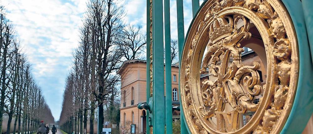 Offenes Tor. Der Eintritt in den Park Sanssouci bleibt kostenlos. Stattdessen zahlen alle Potsdamer weiterhin für den Millionen-Beitrag der Stadt an die Schlösserstiftung.