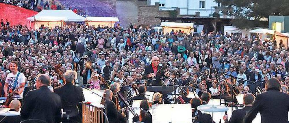 Das Konzert des Filmorchesters Babelsberg auf dem Winzerberg. 