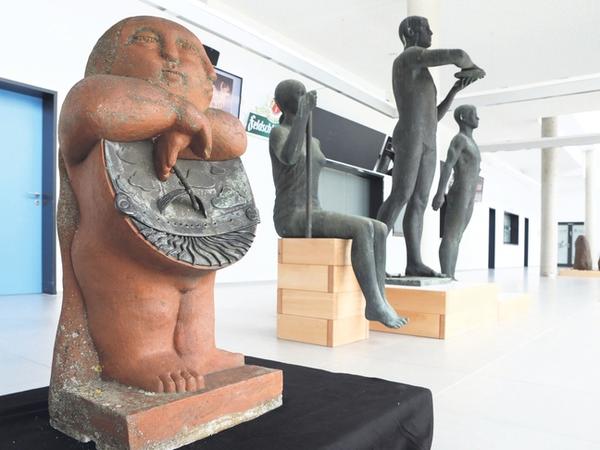 Vier DDR-Kunstwerke sind im Foyer der MBS-Arena am Luftschiffhafen zu sehen.