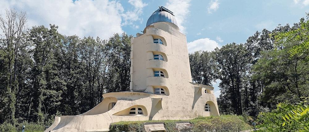Der Einsteinturm, ein 1920 bis 1922 nach Plänen von Erich Mendelsohn gebautes Observatorium auf dem Telegrafenberg.
