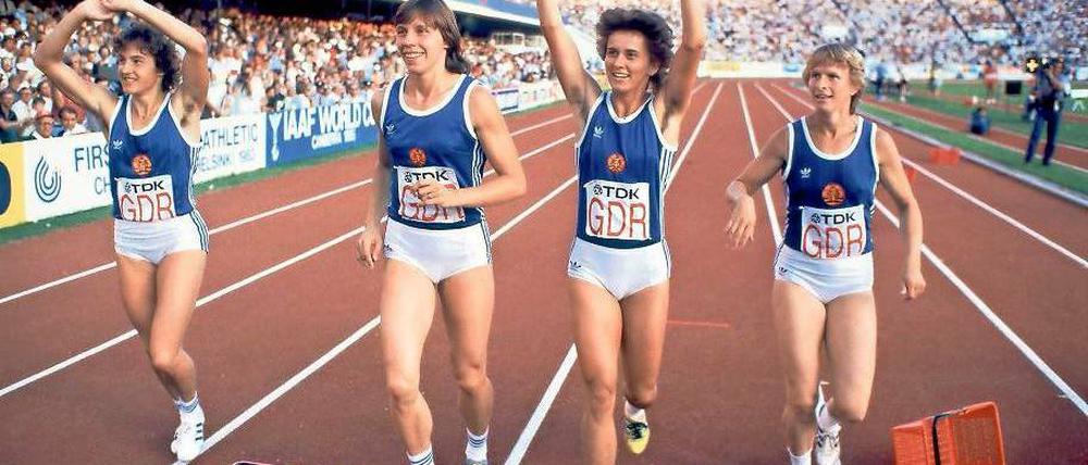 Auf Erfolg getrimmt. Die 4x100-Meter Staffel der DDR nach dem gewonnenen Finale der Leichtathletik-Weltmeisterschaften in Helsinki 1983: Silke Gladisch, Marita Koch, Marlies Göhr und Ingrid Auerswald (v.l.).
