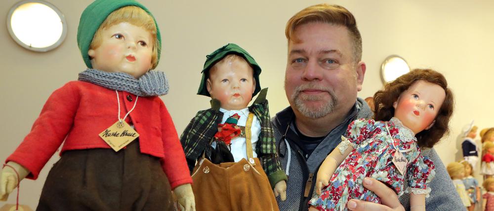 Im Zivildienst entdeckte Thomas Dahl seine Leidenschaft für alte Puppen. Später gründete er eine Puppenklinik.