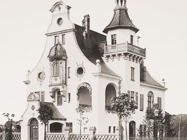 Die Villa Kayser am Griebnitzsee ist im Zuge des Mauerbaus verschwunden - heute befindet sich an ihrer Stelle ein Hotel.