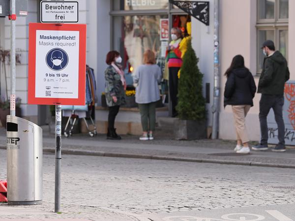 Blick in die Brandenburger Straße: Die Testpflicht war bei Händlern auf Kritik gestoßen.