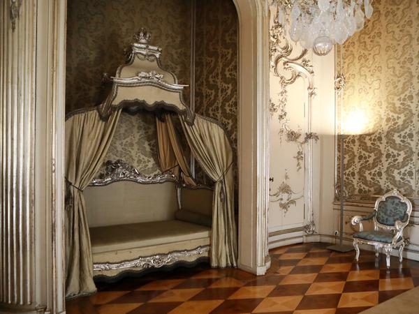 Neues Palais Sanssouci. Königswohnung nach Restaurierung wiedereröffnet. Schlafgemach.
