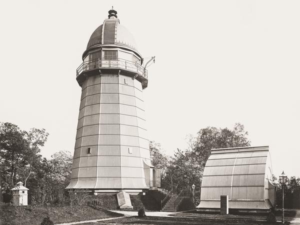Kaum wiederzuerkennen: Der heutige Helmertturm auf dem Telegrafenberg.