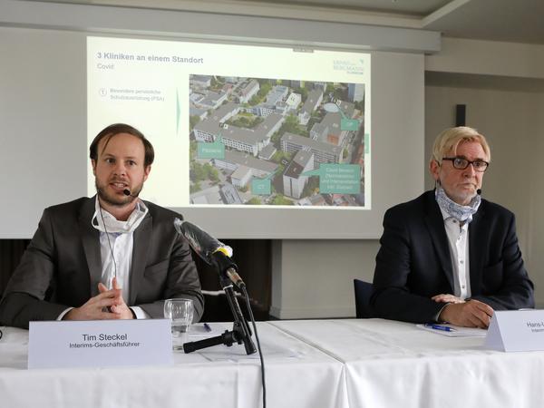 Tim Steckel (l.) und Hans-Ulrich Schmidt haben interimsmäßig die Geschäftsführung des Bergmann-Klinikums übernommen. 