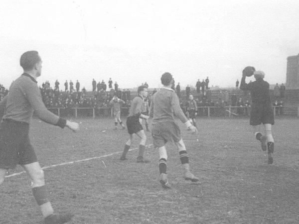 Spiel des SV Babelsberg 03, vormals SV Nowawes, gegen den BSV 92 im Jahr 1944.
