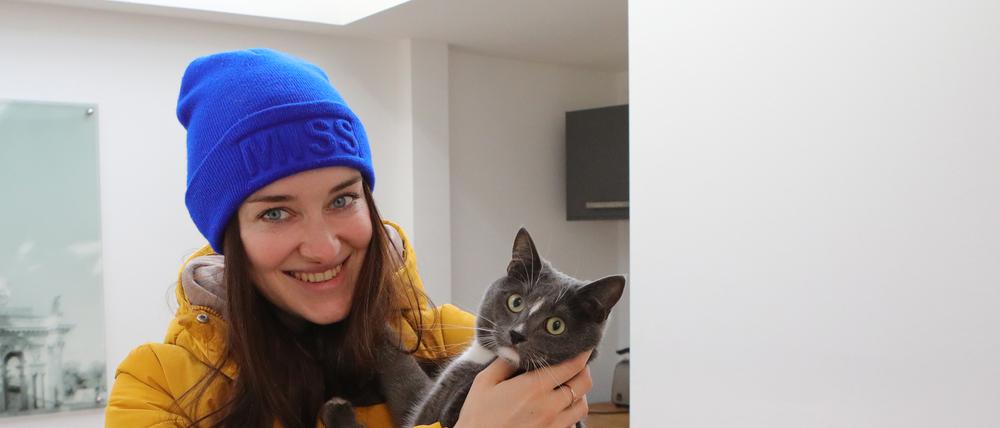 Zahnärztin Alina Kusinska kam mit ihrer Katze Simon nach Potsdam.