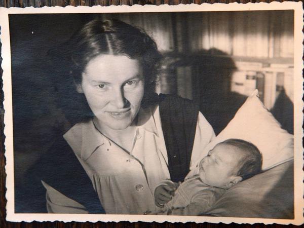 Charlotte Joop mit Baby Wolfgang.
