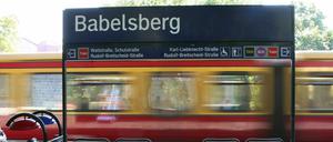 Der Lift am S-Bahnhof Babelsberg ist seit April kaputt - und bleibt es weiter.