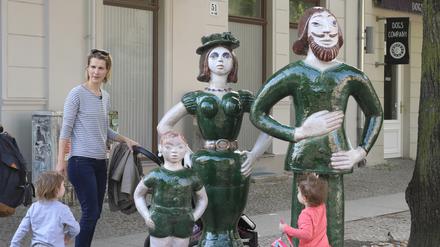 Carola Buhlmanns Skulpturengruppe „Familie Grün“ steht in der Brandenburger Straße. Sie lebte jahrzehntelang in Neu Fahrland.