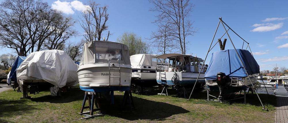 Die Boote des Sportboot-Clubs Havelland liegen auf dem Trockenen.