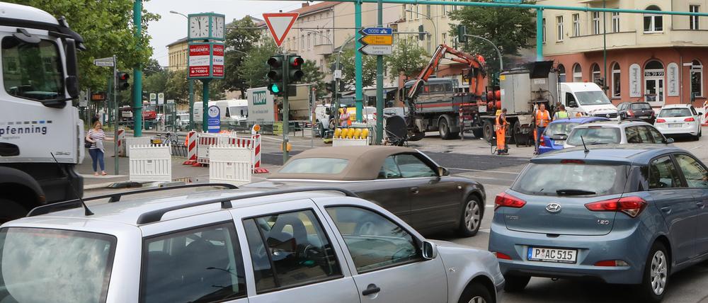 Staus und Baustellen machen das Autofahren in Potsdam oft zu einer Qual.