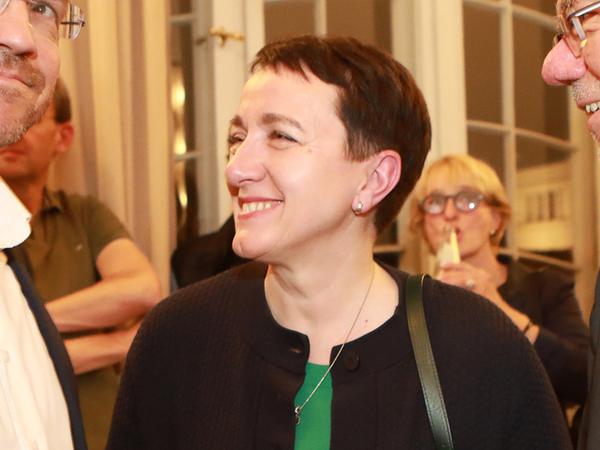 Die bisherige Grünen-Fraktionschefin Janny Armbruster mit Oberbürgermeister Schubert am Abend der Kommunalwahl.