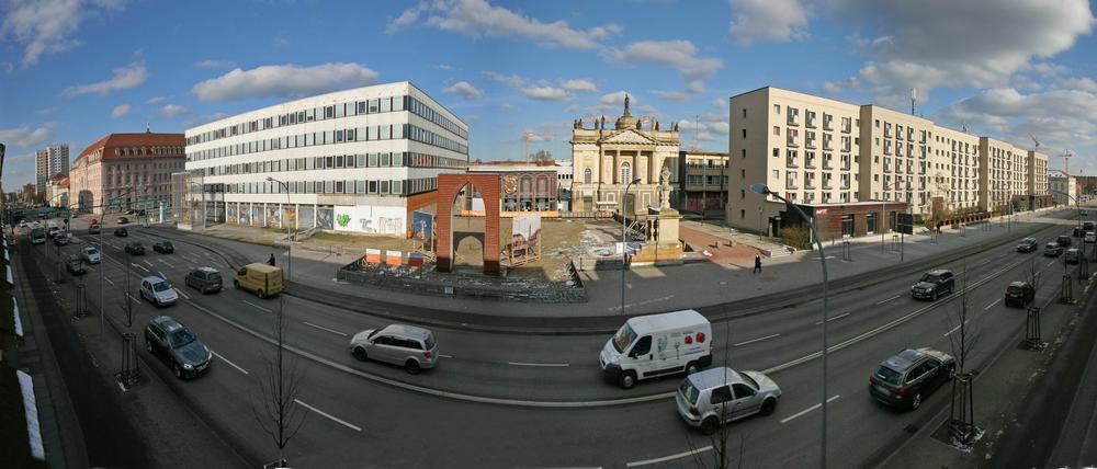 Der B-Plan sieht rund um die irgendwann wieder aufgebaute Garnisonkirche einen Stadtplatz vor - auch dort, wo heute das Studentenwohnheim in der Breiten Straße steht.