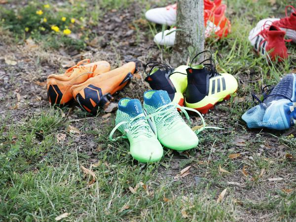 Schnürt die Schuhe. Sophia Carina Linne meint: "Die Zukunft des Fußballs bleibt weiblich."