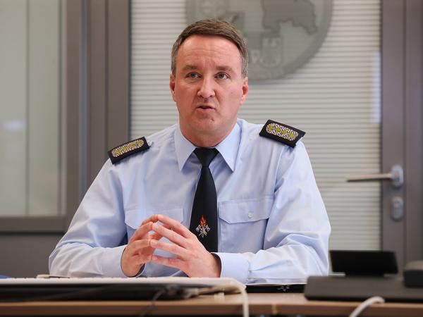 Potsdam Feuerwehrchef Ralf Krawinkel blickt auf ein Jahr mit besonders vielen Einsätzen zurück.