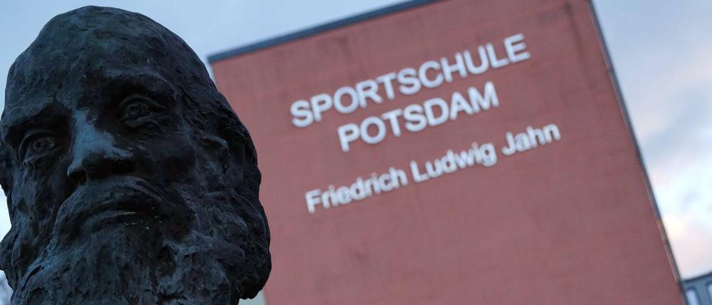 Benannt nach dem Turnvater. Die Sportschule „Friedrich Ludwig Jahn“ in Potsdam kann eine beeindruckende Bilanz vorweisen. Ehemalige Schüler gewannen bisher 130 olympische Medaillen – 68 davon in Gold.