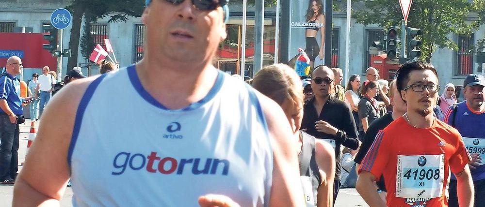 Hier kommt er. Andreas Baranowska bei seinem Berlin-Marathon Ende September dieses Jahres.