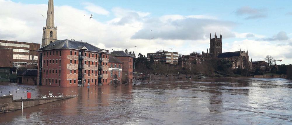 Land unter. Das westenglische Worcester stand in der vergangenen Woche unter Wasser. Es ist der nasseste Winter seit 250 Jahren in Großbritannien.