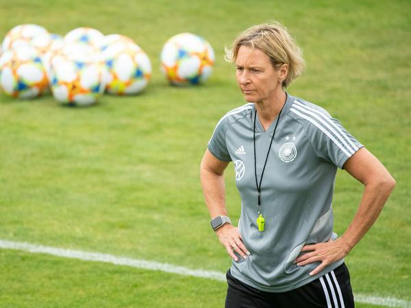 Bundestrainerin Martina Voss-Tecklenburg möchte, dass die Frauen von den Männerstrukturen profitieren. 
