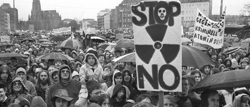 Im Jahr 1979 häuften sich Vorfälle, die die Zeiterfahrung der Menschen änderten. Die Zeit, in der man euphorisch die Zukunft plante, war vorbei, so Bösch. Foto: Demo gegen das Atommüll-Endlager Gorleben 1979 in Hannover.