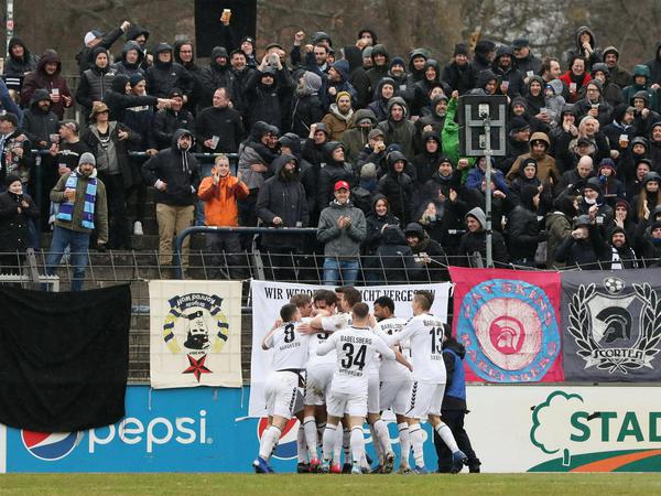 Für Mannschaft und Fans des SVB war der Sieg gegen Leipzig eine Erlösung. 