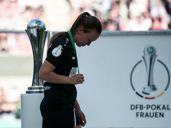 Potsdams Viktoria Schwalm geht nach der Niederlage am Pokal vorbei.