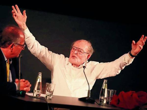 Regisseur Marcel Ophüls wird im November dieses Jahres 92 Jahre alt. Im Filmmuseum mahnte er mit seinem Film „Novembertage“ zum genauen Hinsehen.