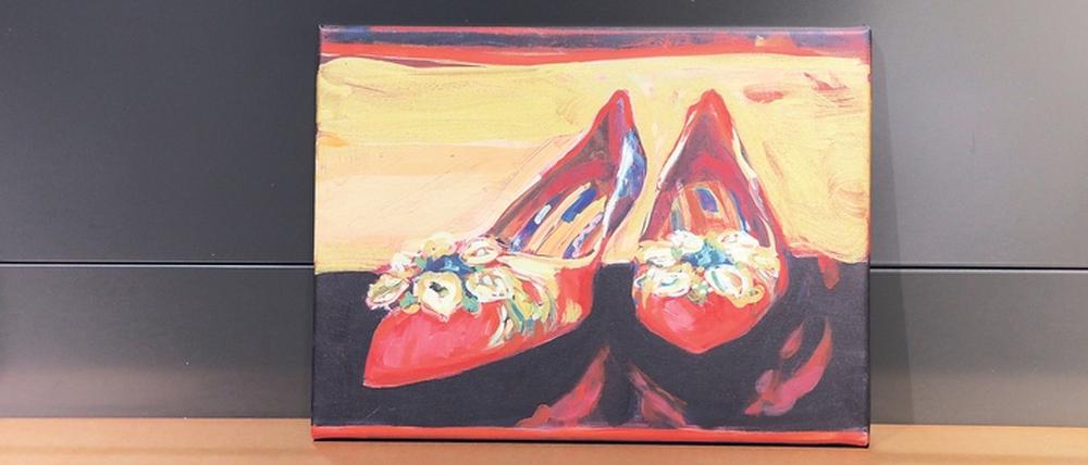 In einem Schaufenster von Dolce&amp;Gabbana hat Caroline Weihrauch opulent verzierte Schuhe gefunden – und sie in einer kleinen Serie festgehalten. 