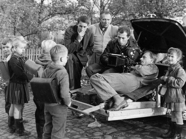 Arbeiten für "Wenn ich erst zur Schule geh" (1961), den ersten Dokumentarfilm in der Reihe "Kinder von Golzow" von Winfried Junge.