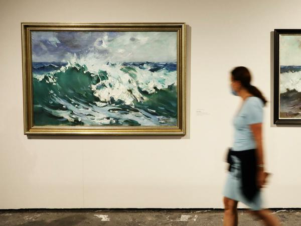 Karl Hagemeisters Gemälde "Die Welle" und "Wellenbrecher" in der dem Werderaner Impressionisten gewidmeten und inzwischen beendeten Retrospektive im Potsdam Museum.