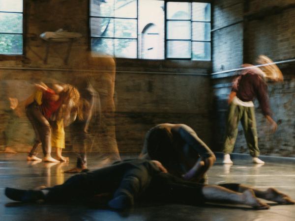 Die fabrik hat heute noch ein umfangreiches Kursprogramm. 1992 gab es "Kontakt Improvisation" im Tanzstudio der Gutenbergstraße.