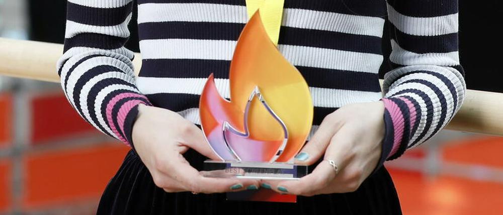 Die jährlich verliehenen Preise des Studierendenfestivals Sehsüchte haben die Form einer Flamme.