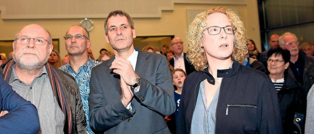 Spannend. Zwischendurch lag Herausforderin Uda Bastians (CDU) bei der Bürgermeisterwahl in Kleinmachnow sogar vorn. Letztlich setzte sich Amtsinhaber Michael Grubert (SPD) jedoch mit 57,8 Prozent recht deutlich durch.