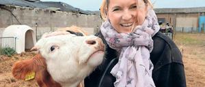 Doreen Engelhardt ist wichtig, dass sich die Kühe wohlfühlen. Auf der Weidelandfarm dürfen die Tiere von der Geburt bis zum Tod auf den Weiden grasen.