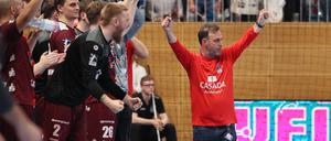 Trainer Bob Hanning führt mit dem 1. VfL Potsdam die Zweitliga-Tabelle klar an.