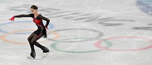 Trotz eines positiven Dopingtests darf Gold-Favoritin Kamila Walijewa im olympischen Eiskunstlauf-Einzel starten.