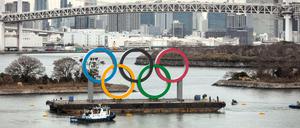 Japans Regierung hält an den Olympischen Spielen fest und dementiert Berichte über eine Absage.