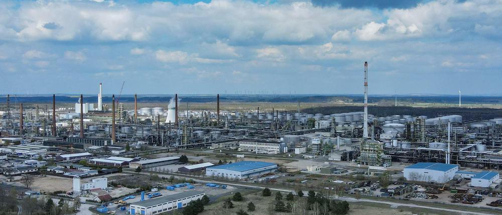 In der Erdölraffinerie PCK in Schwedt kommt Rohöl aus Russland über die Pipeline "Freundschaft" an.