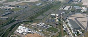 Blick über den Hauptstadtflughafen BER, wo ein Ein- und Ausreisezentrum entstehen soll. (Archivfoto)