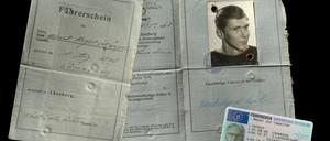 Ein alter Führerschein von 1963 und ein neuer Führerschein von 2022 im Scheckkartenformat.